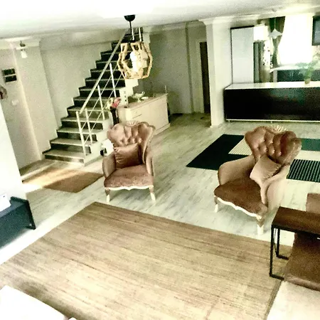 Forest Villa-2 , 6 Minutes From The Airport 住宿加早餐酒店